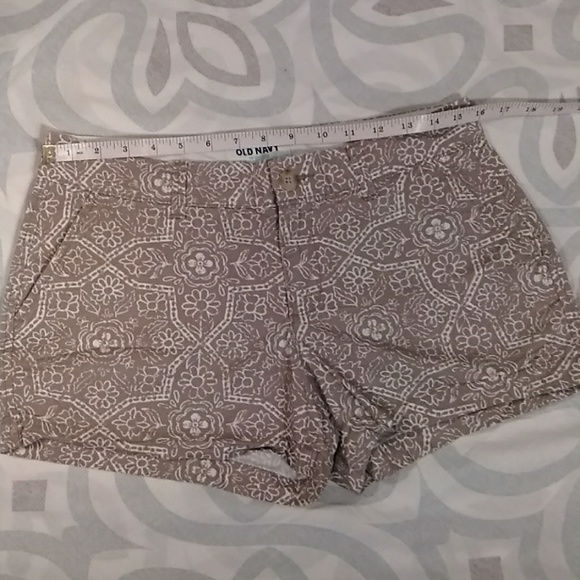 Old Navy Pants - Old Navy  short size 4